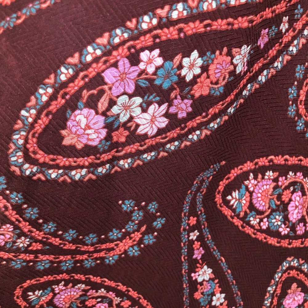 FOREVER 21 Contemporary Red Floral Paisley - Picture 4 of 5